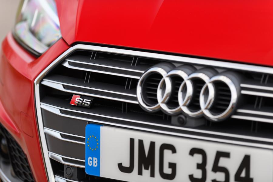 Логотип Audi S5 Coupe 2016 года  (UK) (фото 26 из 41)
